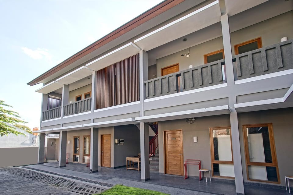 Facade/entrance