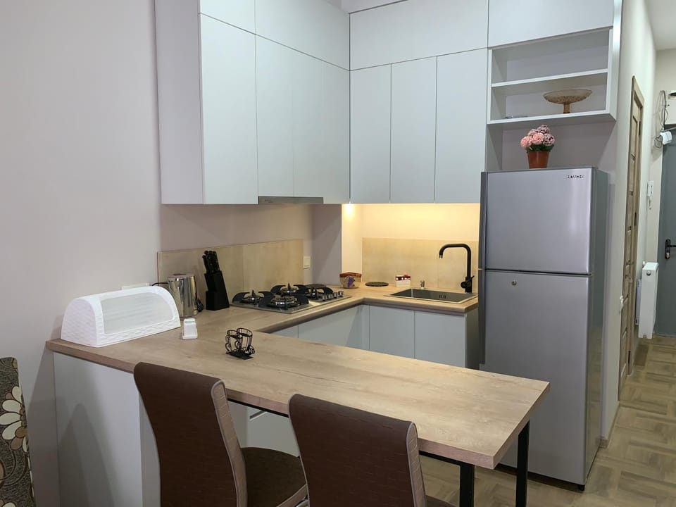 Kitchen or kitchenette, Dining area, Communal kitchen