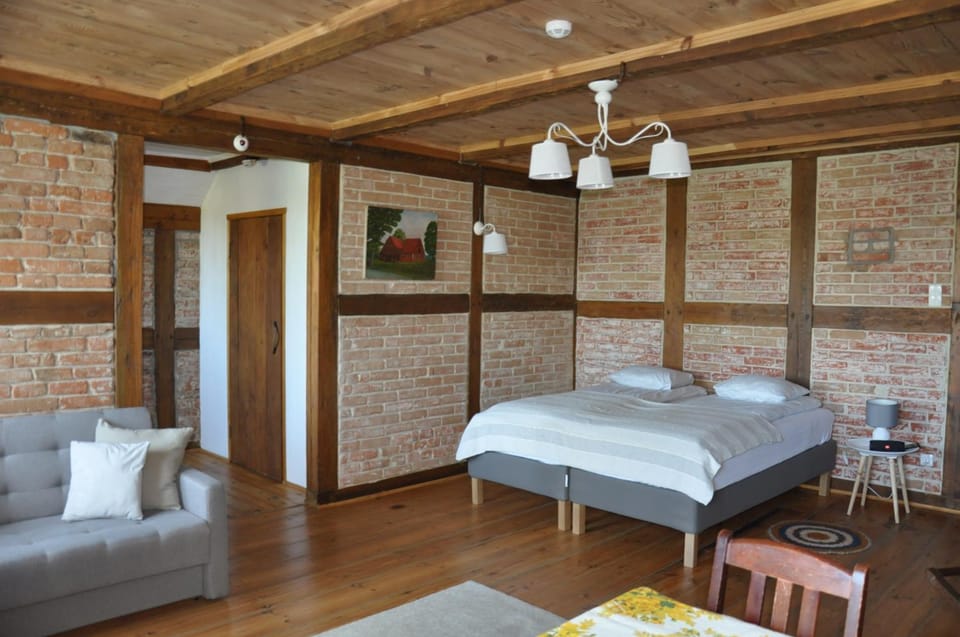Bed, Seating area