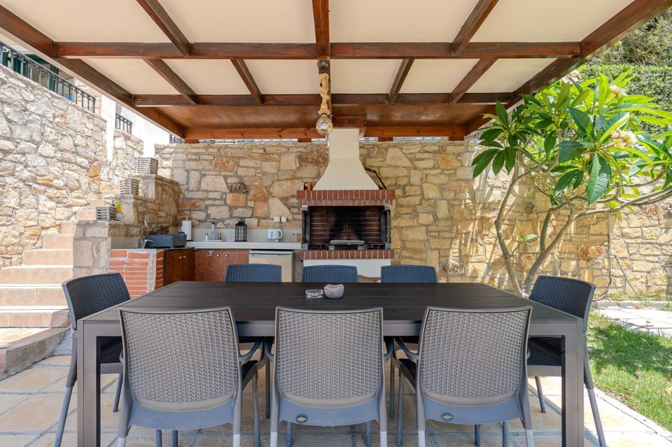 Patio, Day, BBQ facilities, Kitchen or kitchenette
