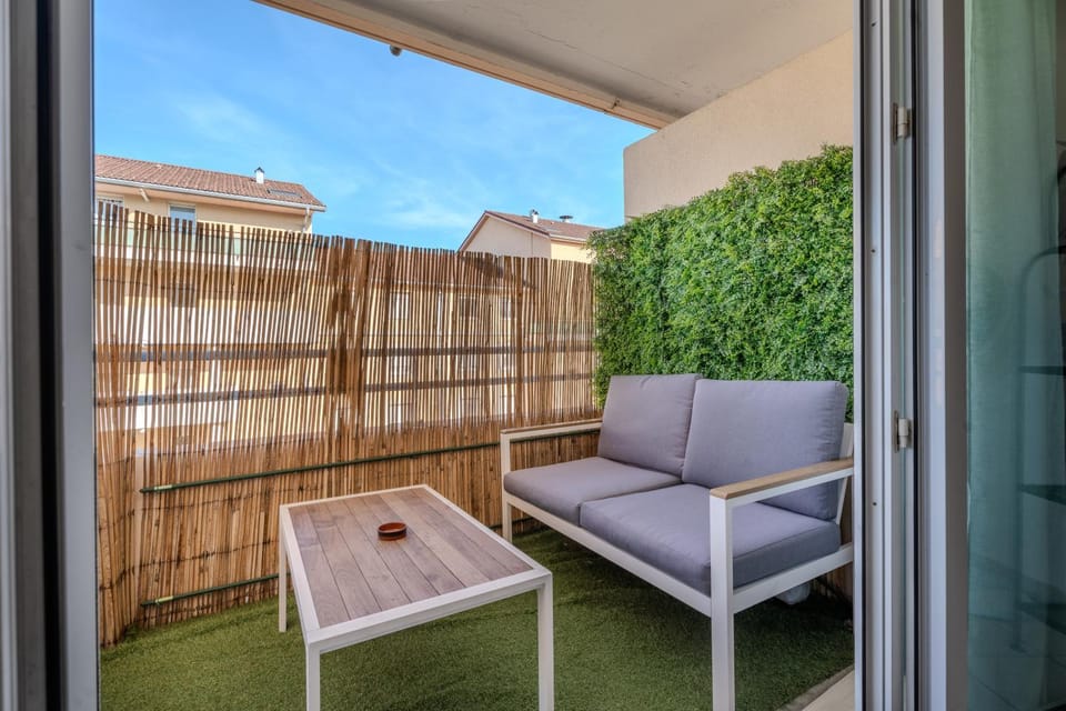 Le Jardin de l'Atrium - Appartement moderne proche de Genève et Palexpo Apartment in Saint-Julien-en-Genevois