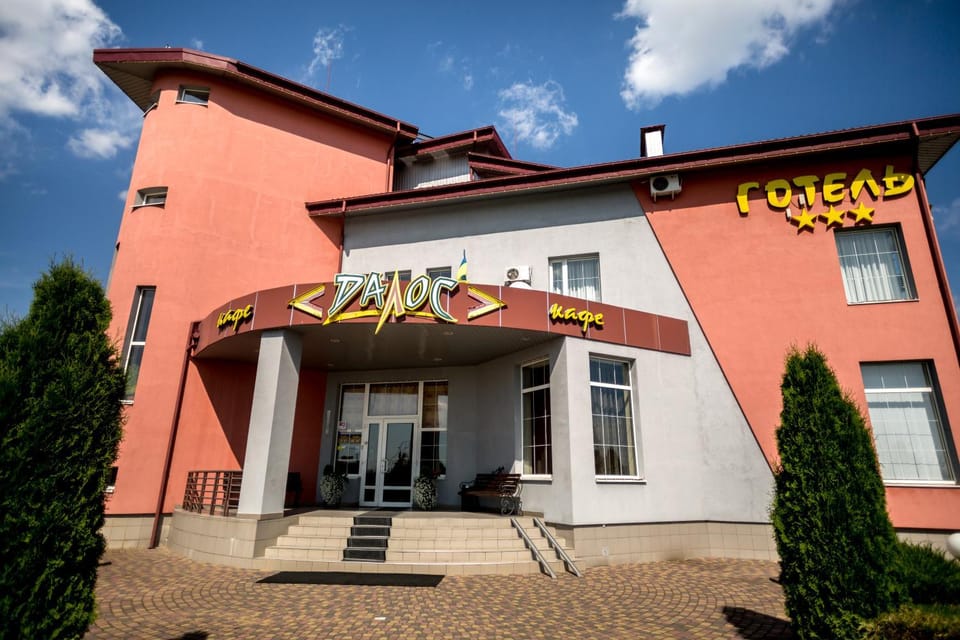 Facade/entrance