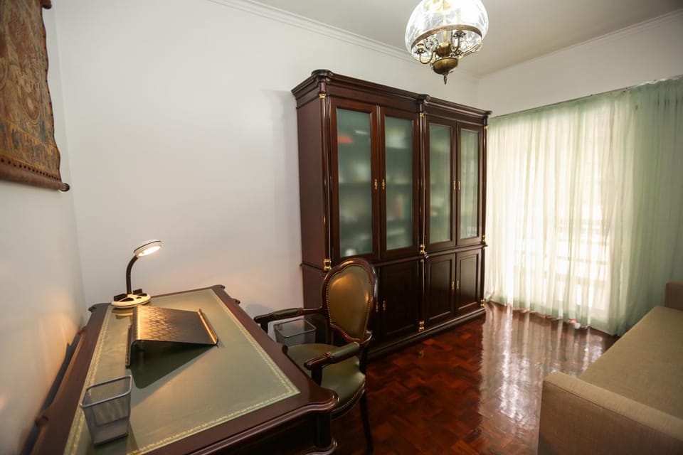 Bed, Seating area