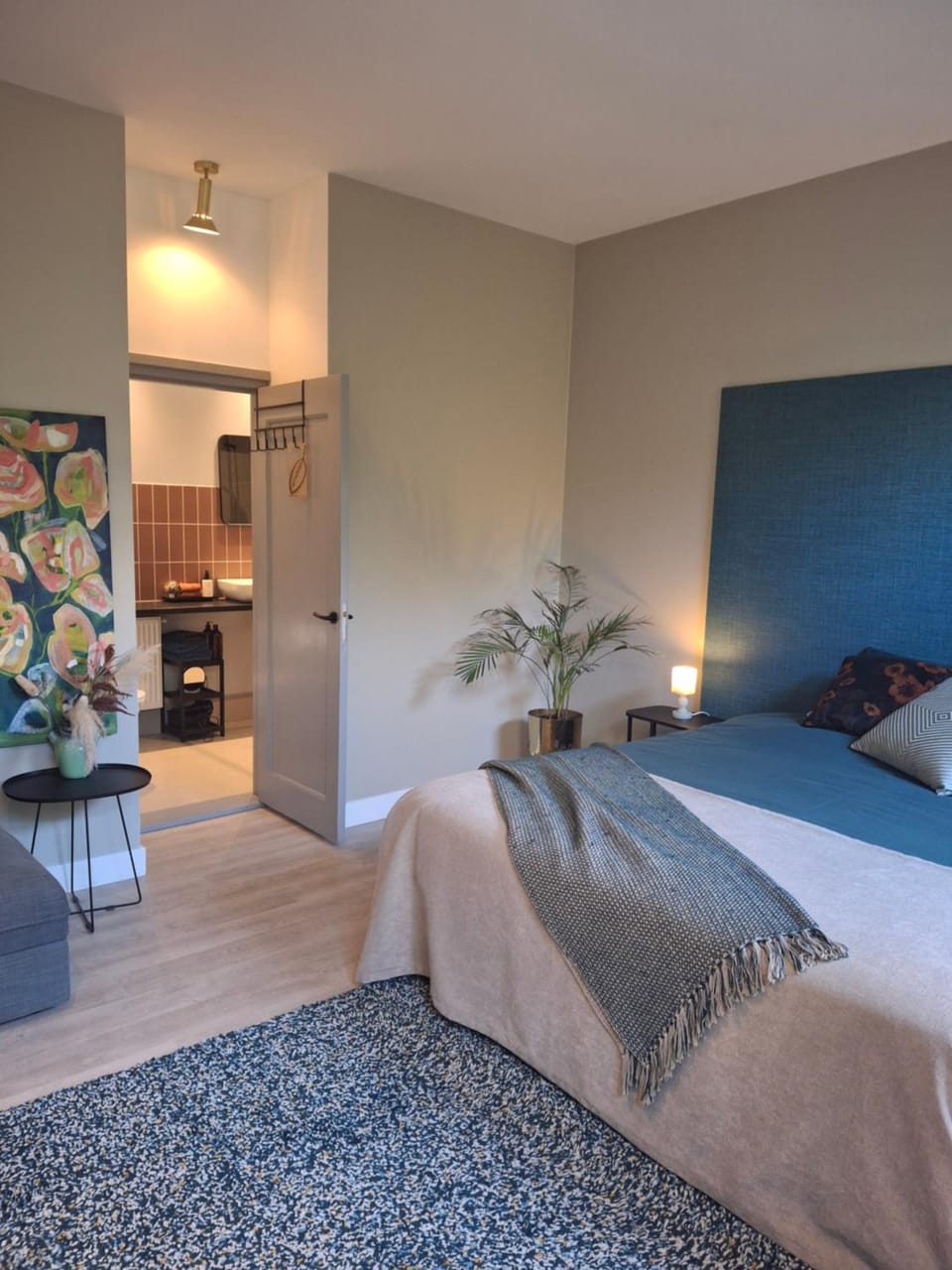 Bed, Bathroom
