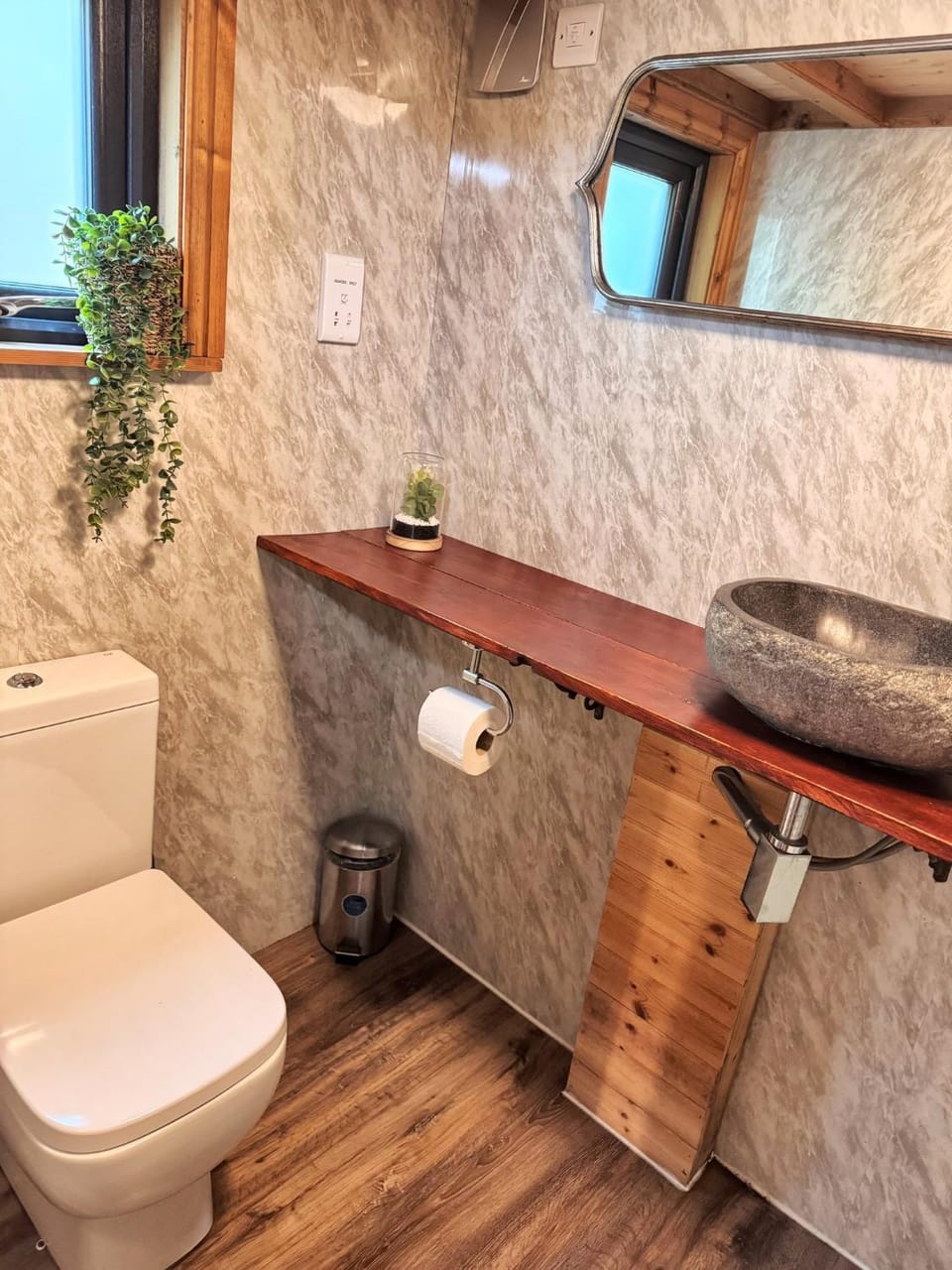 Tiny House-Hot Tub-St Clears-Pembrokeshire-Tenby Chalet in Wales