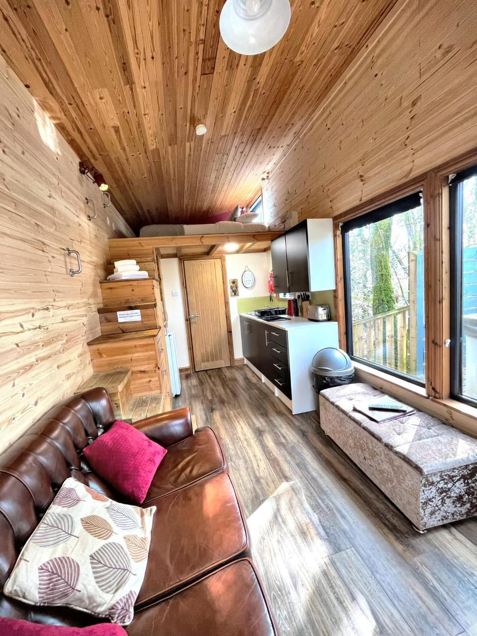 Bed, Living room, Photo of the whole room, Seating area, Bedroom