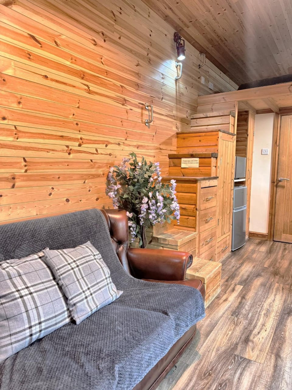 Tiny House-Hot Tub-St Clears-Pembrokeshire-Tenby Chalet in Wales