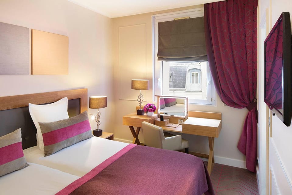 Bed, Photo of the whole room