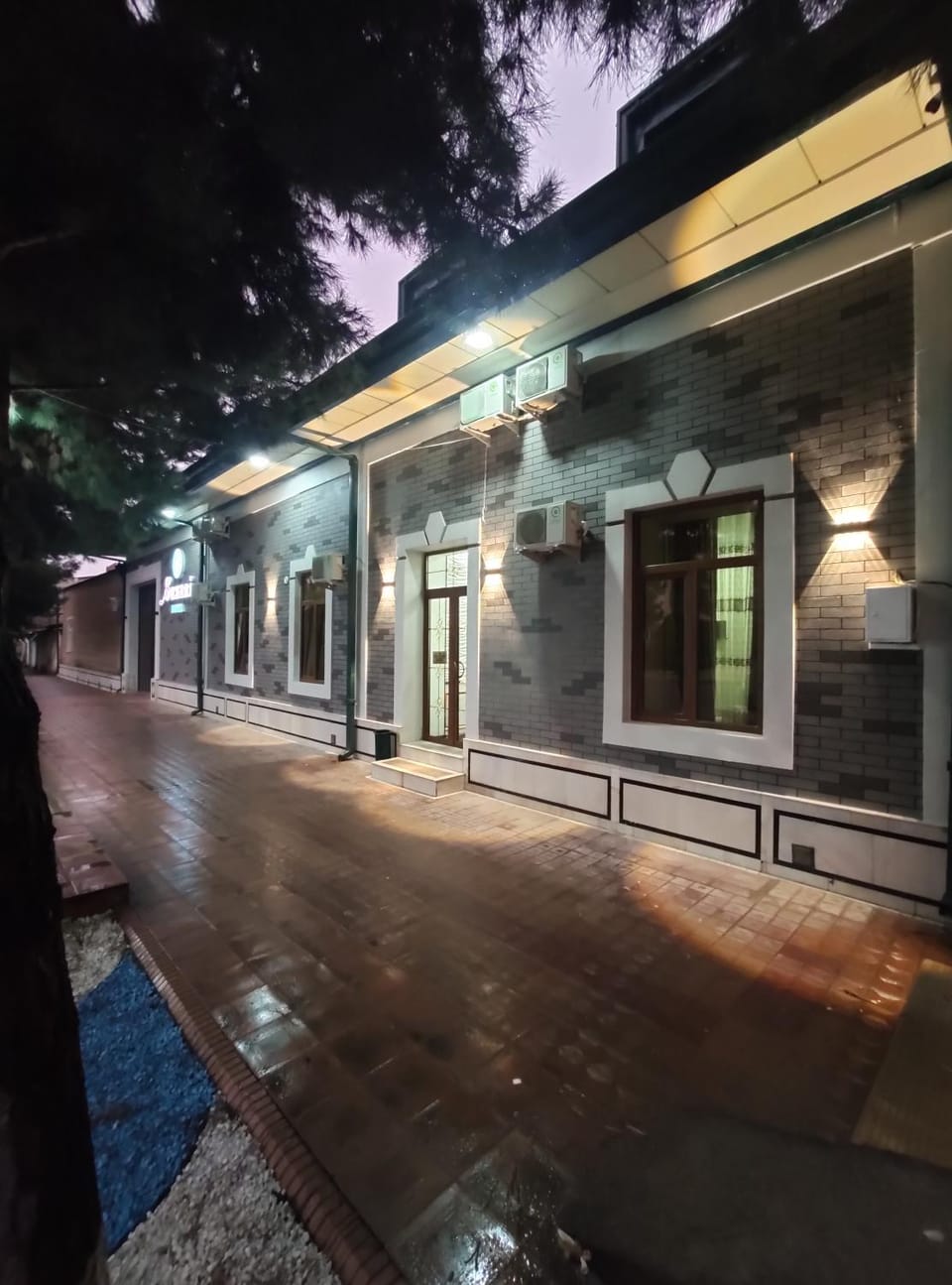 Facade/entrance