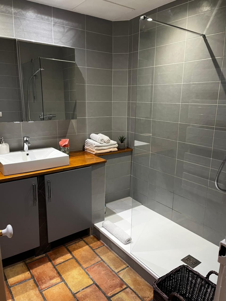 Shower, Bathroom, towels
