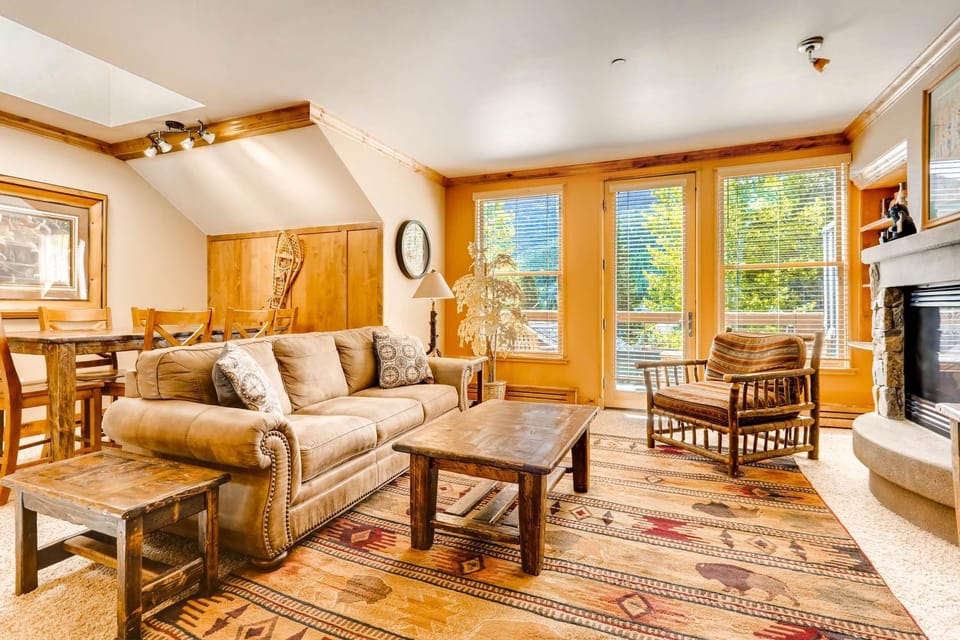 Spacious 1Br Condo-River Run Village-Hot Tub & Kids Ski Free Condo Apartment in Keystone