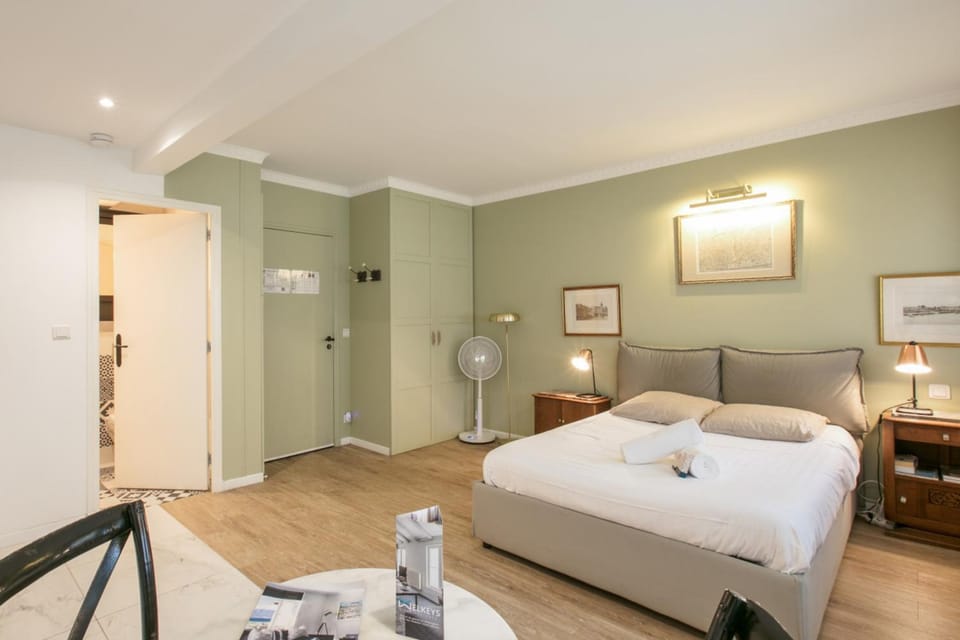 Living room, Photo of the whole room
