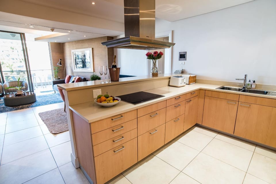 Elegant Waterfront Apartment with No Loadshedding Apartment in Cape Town