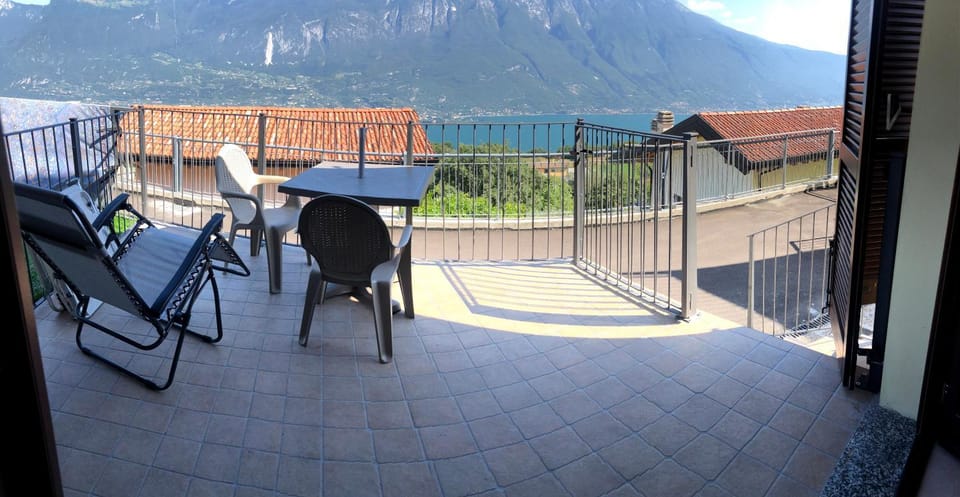 Balcony/Terrace, Lake view