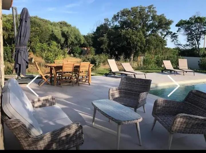 Villa Ucellu sur 600 m2 avec accès mer privilégié et piscine privée chauffée Villa in Zonza