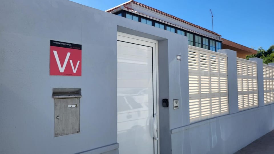 Property building, Facade/entrance, Off site