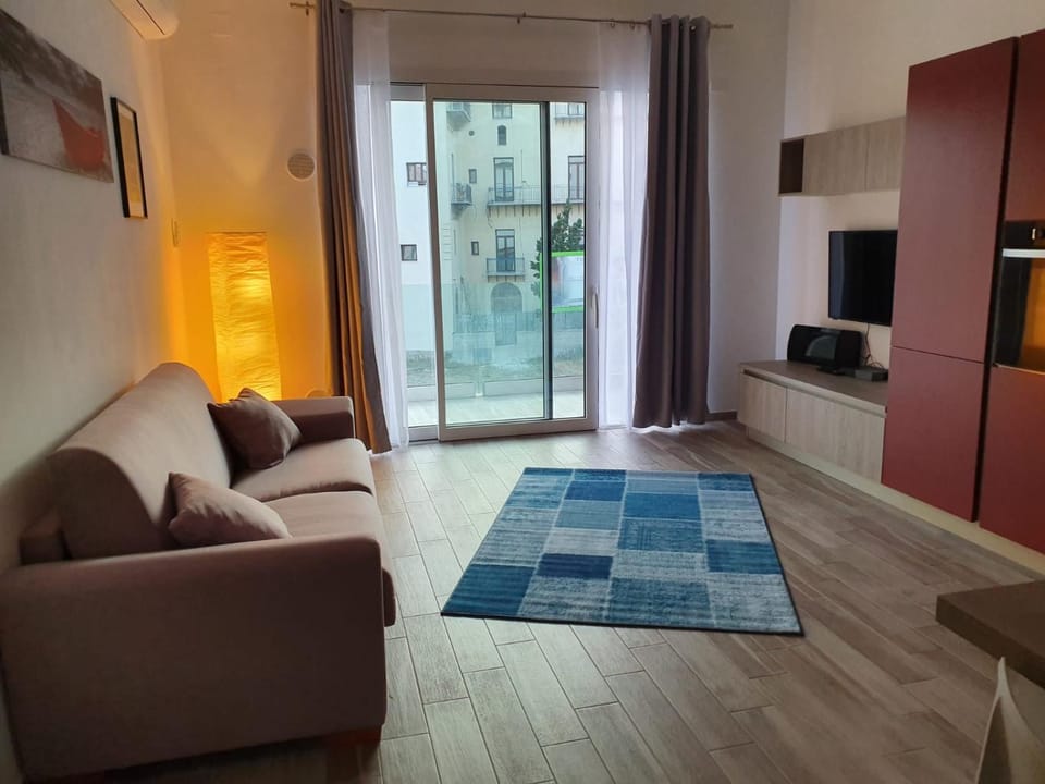 TV and multimedia, Kitchen or kitchenette, Living room, Seating area, Evening entertainment