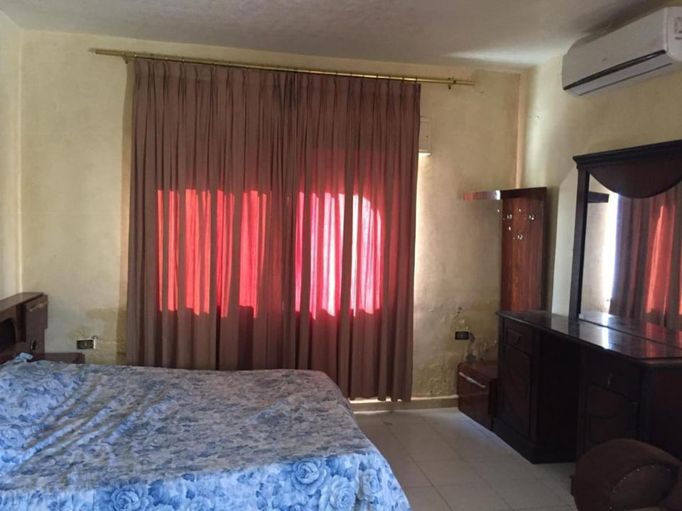 Photo of the whole room, air conditioner