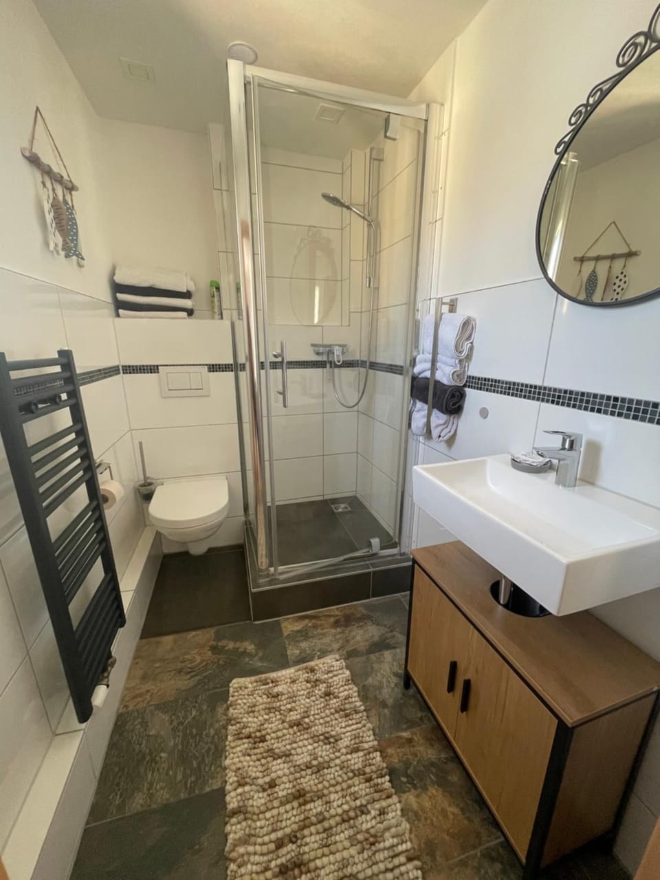 Shower, Toilet, Bathroom, towels