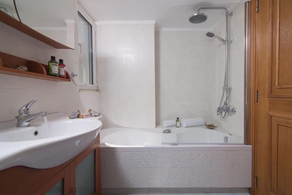 Bathroom, Bath, towels