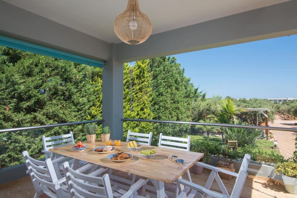 Patio, Day, Natural landscape, Garden, View (from property/room), Seating area, Dining area, Garden view