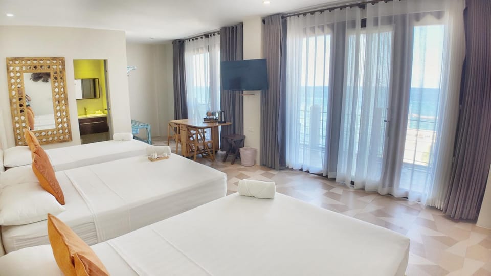 Bed, TV and multimedia, Photo of the whole room, Seating area, Bedroom, towels