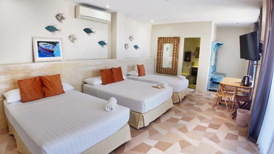 Bed, TV and multimedia, Living room, Photo of the whole room, Seating area, Bedroom, air conditioner