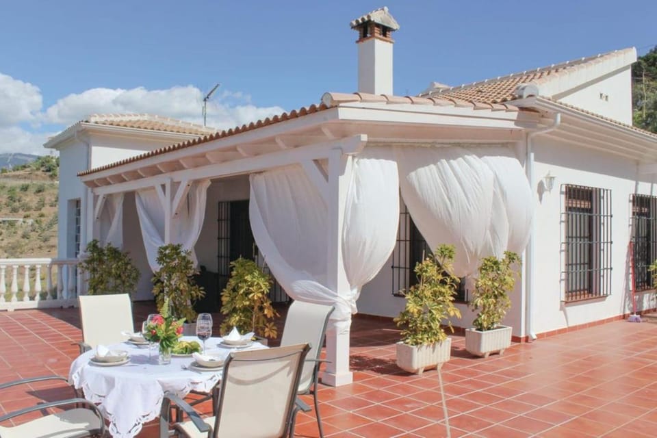 Fuentezuelas Pool Villa Villa in Axarquía
