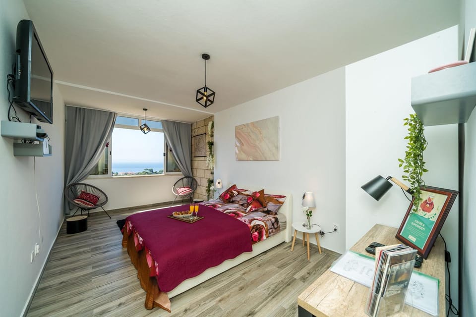 TV and multimedia, Photo of the whole room, Bedroom, Sea view