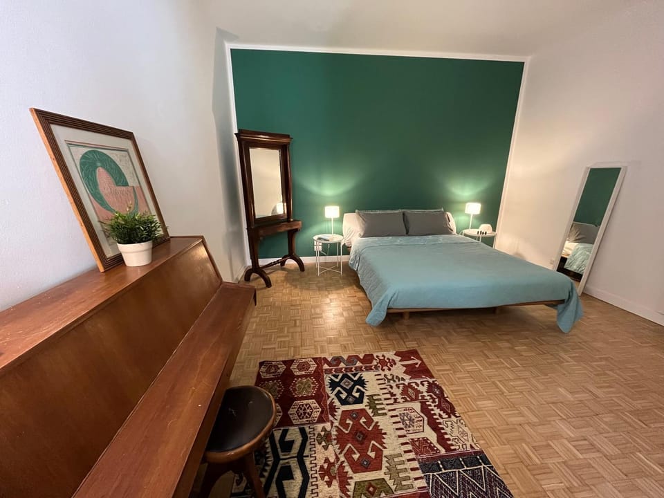 Bedroom, Entertainment