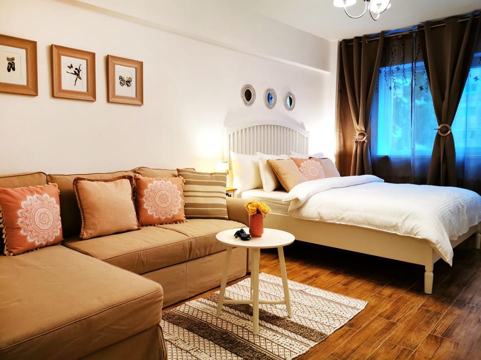 Photo of the whole room, Bedroom