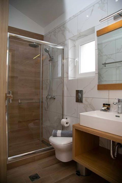 Shower, Bathroom, bidet