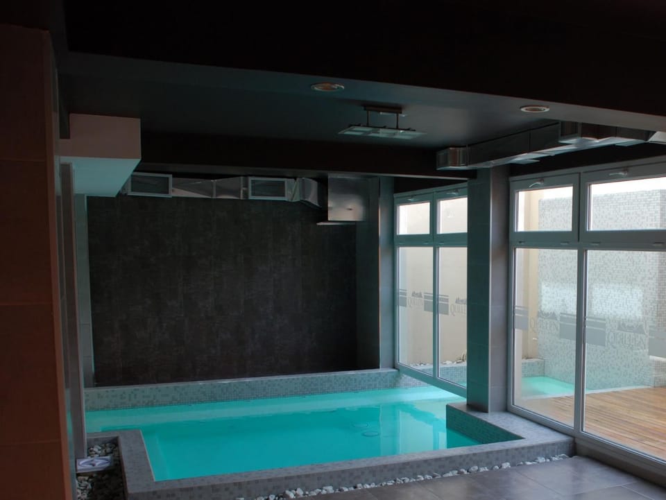 Swimming pool, Swimming pool