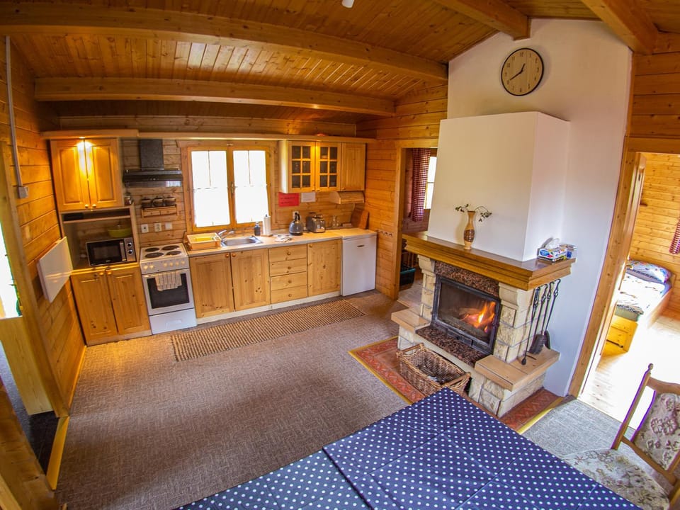 Kitchen or kitchenette, Living room, Seating area, Dining area, Communal kitchen