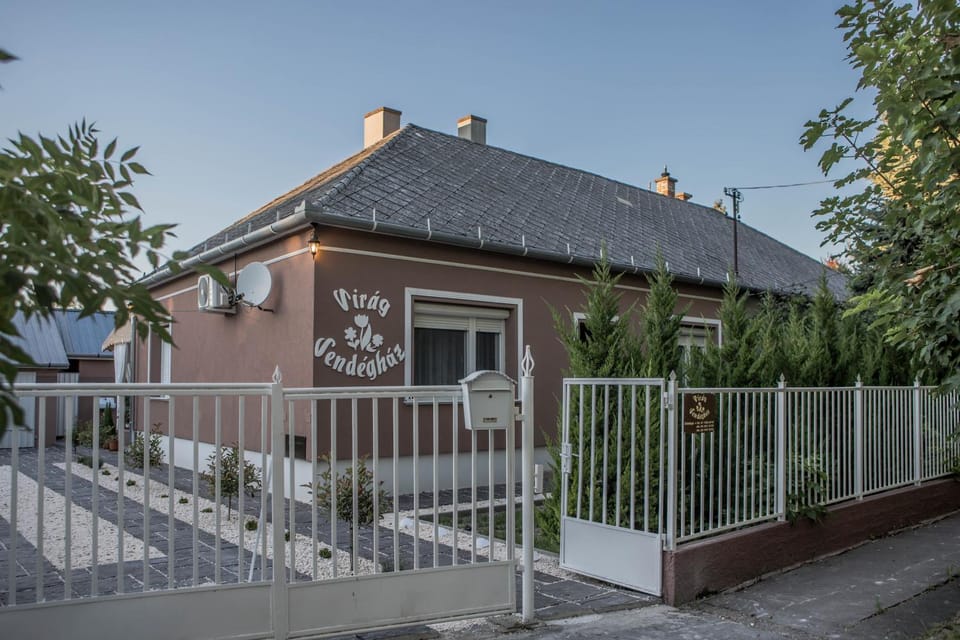 Virág Vendégház House in Hungary