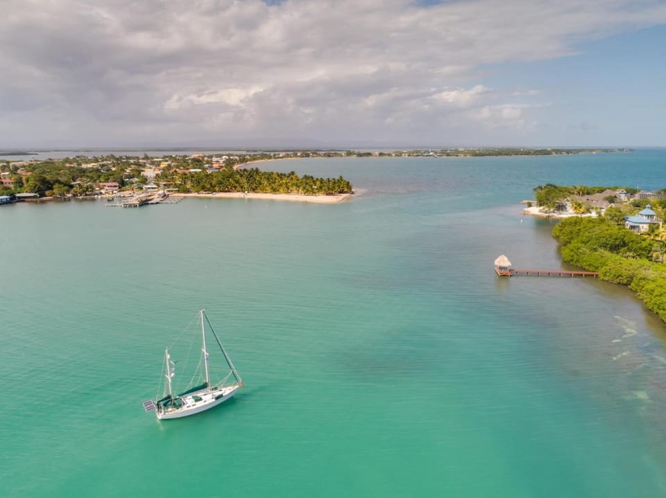 Island Time Gecko - Private Island Beachfront Villa 1 Min From Village Villa in Stann Creek District