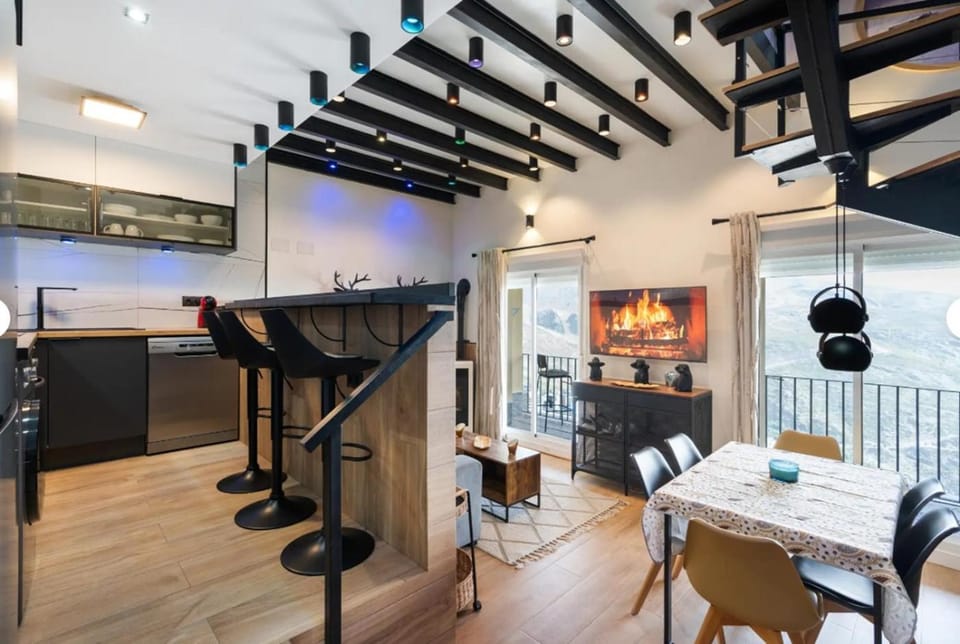 Kitchen or kitchenette, Living room, Seating area, Dining area