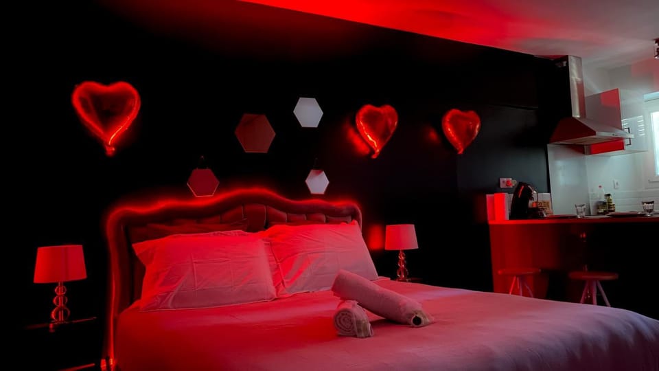 Joli studio avec jardin - Gare RER C -proche PARIS Apartment in Île-de-France