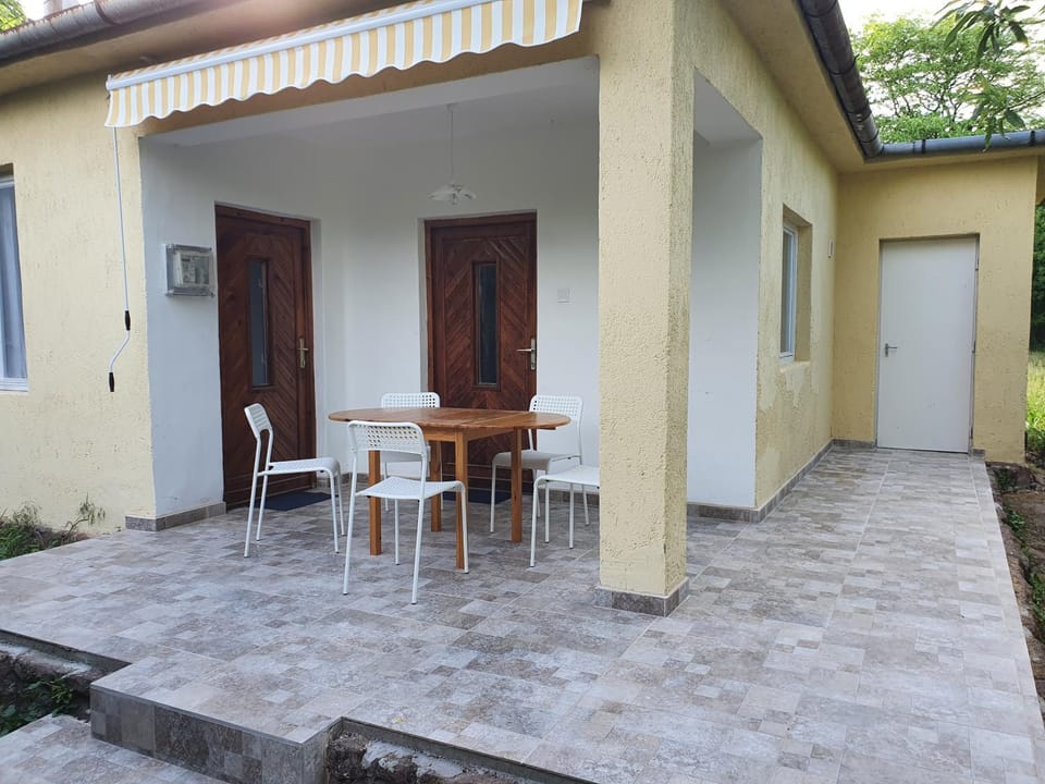 Patio, Facade/entrance, Balcony/Terrace