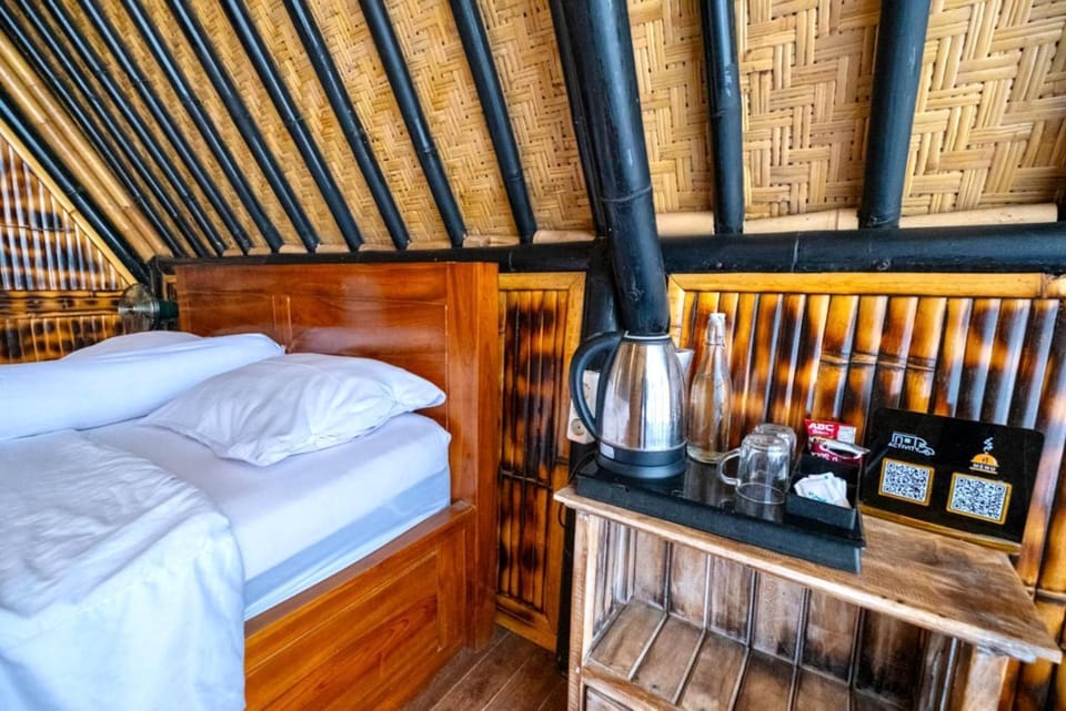 Bed, Kitchen or kitchenette, Bedroom