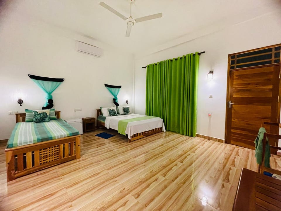 Bed, Photo of the whole room, Bedroom, air conditioner