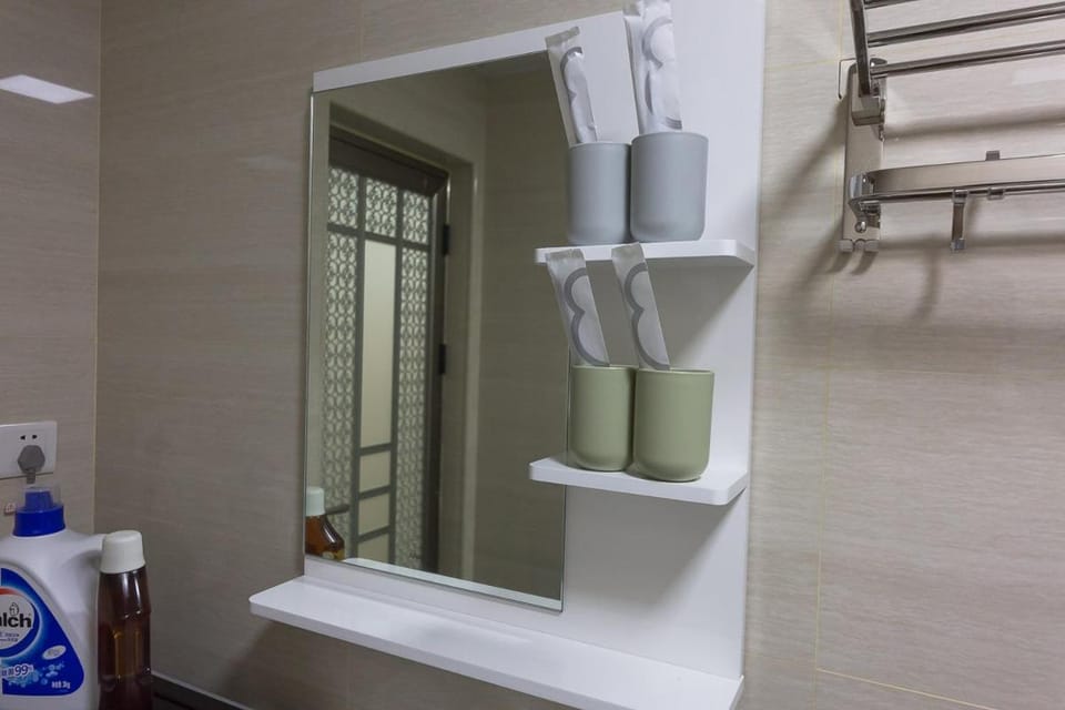 Sen’s Mansion Locals Apt00156200，Close to gangding subway station & taiguhui & wanlinghui & tianyu square & Buynow & pearl river new city & vast scenery [3 residences] Hotel in Guangzhou