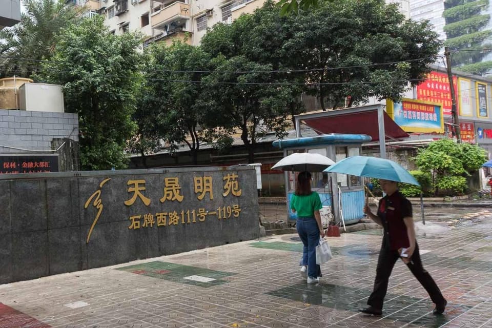 Sen’s Mansion Locals Apt00156200，Close to gangding subway station & taiguhui & wanlinghui & tianyu square & Buynow & pearl river new city & vast scenery [3 residences] Hotel in Guangzhou