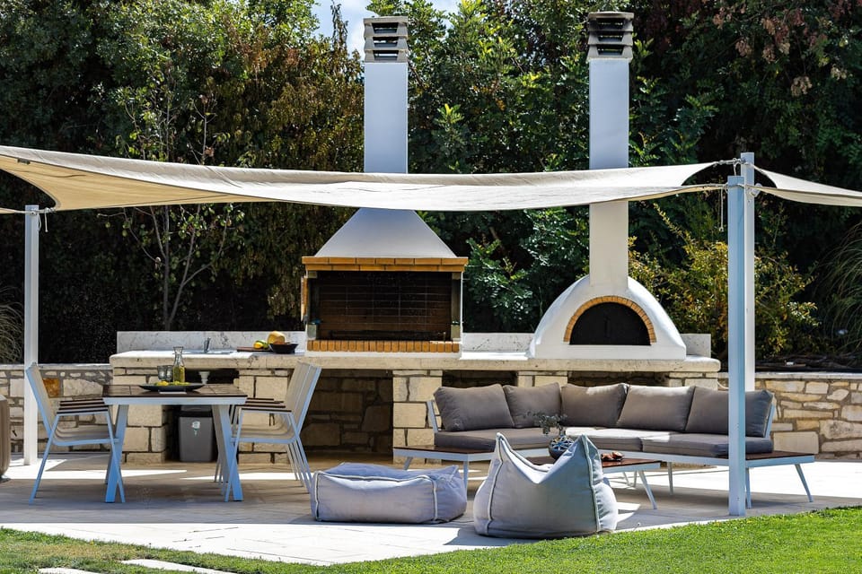 BBQ facilities, Seating area, Dining area, Diving