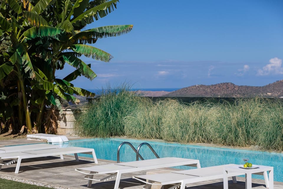 Mountain view, Pool view, Swimming pool, sunbed