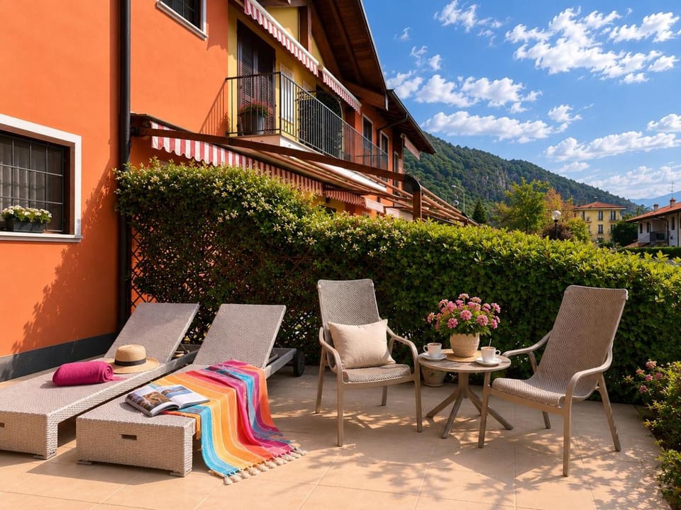 Irina’s house with view on like and swimming pool Apartment in Province of Brescia