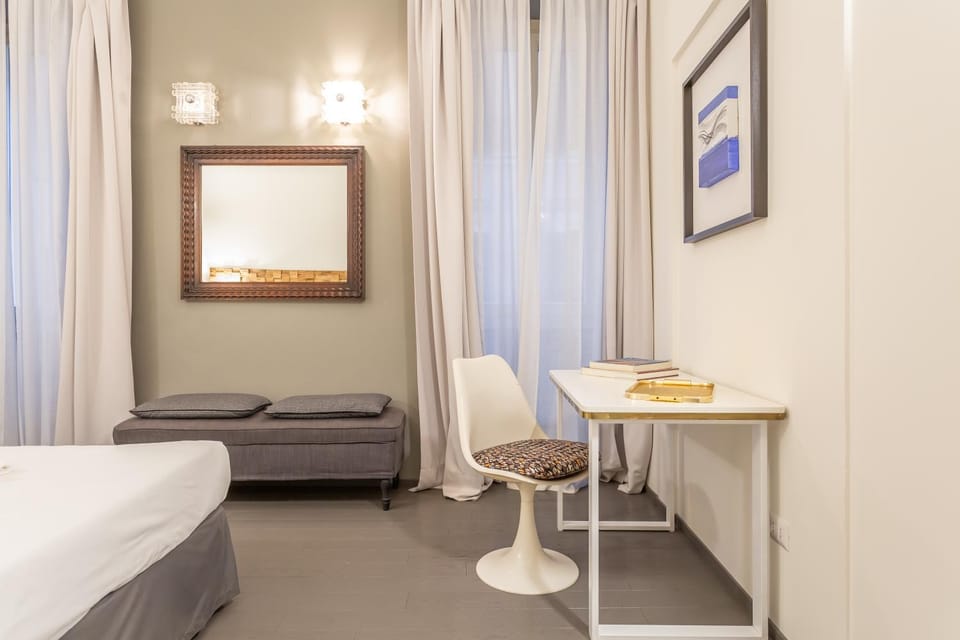 Bed, Photo of the whole room, Seating area, Bedroom, hair dresser