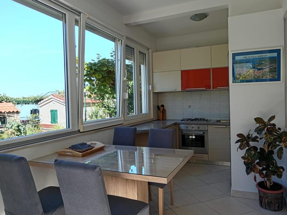 Beautiful Pebble Beach Apartment Apartment in Split-Dalmatia County
