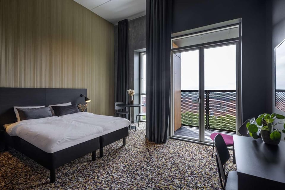 Bed, Balcony/Terrace, Seating area