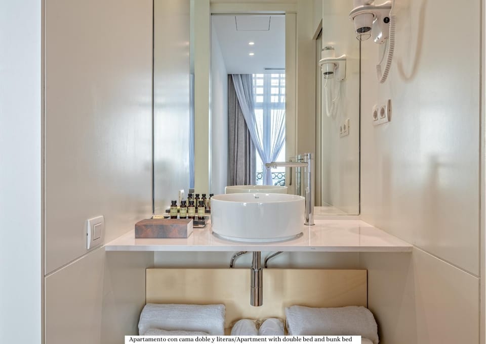 Bathroom, towels